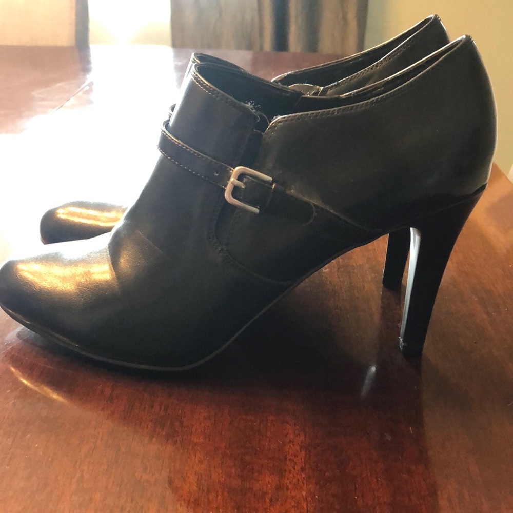 Shootie heel